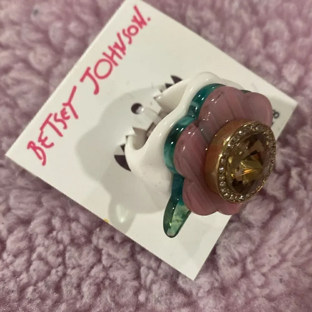 BETSEY Johnson Flower Jewel Ring
